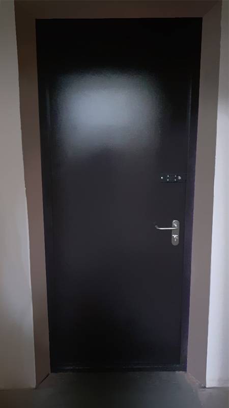 Дверь в офисе, вид изнутри (пер. Хользунова) Дверь в офисе, вид изнутри (пер. Хользунова)