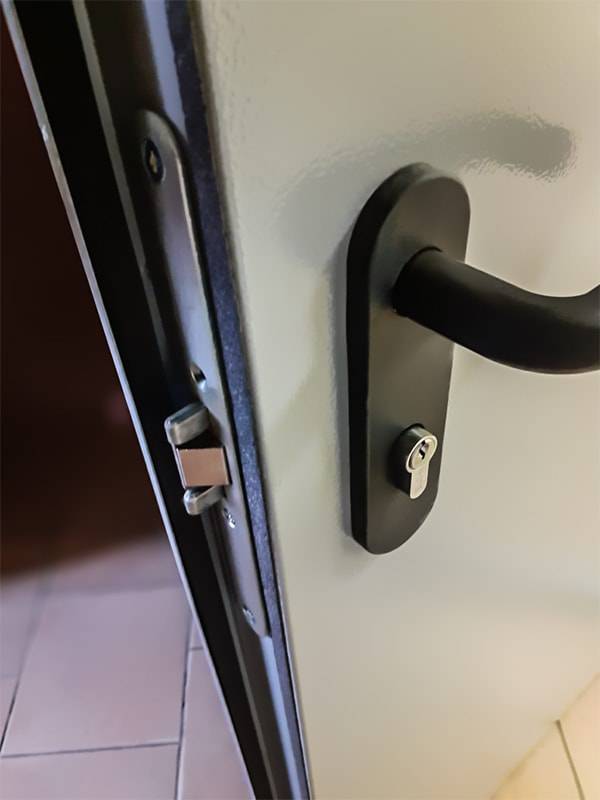 Дверной замок (склад НИИ) Дверной замок (склад НИИ)