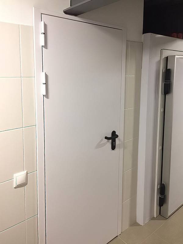 Огнеупорная белая дверь (Камергерский переулок) Огнеупорная белая дверь (Камергерский переулок)