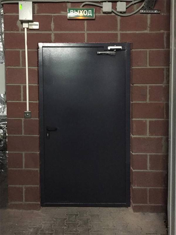 Огнезащитная дверь с доводчиком (пр-т Маршала Жукова) Огнезащитная дверь с доводчиком (пр-т Маршала Жукова)