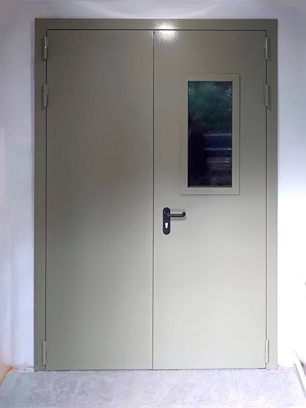 Остекленная противопожарная дверь Остекленная противопожарная дверь