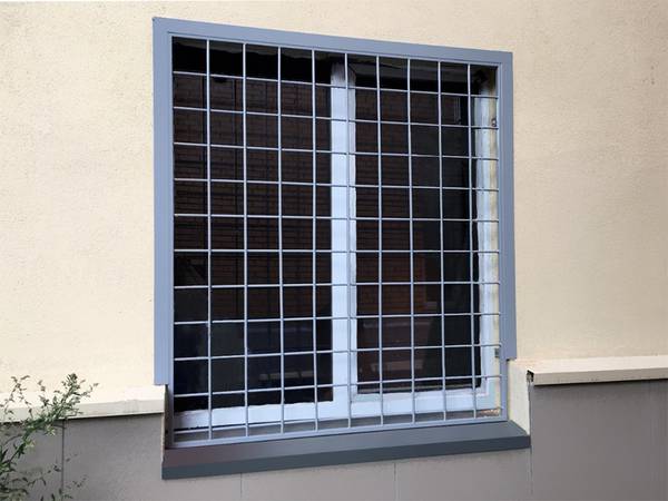 Стационарная решетка (пожарное депо) Стационарная решетка (пожарное депо)